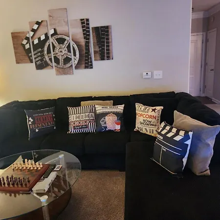 Two The Movies - Spacious Rooms - Sleeps 7 Instant Booking! Charlotte Exterior photo