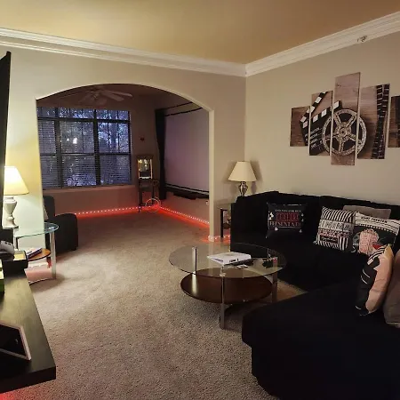 Two The Movies - Spacious Rooms - Sleeps 7 Instant Booking! Charlotte Exterior photo