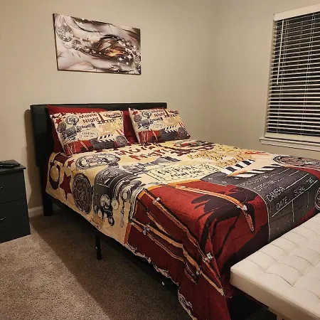 Two The Movies - Spacious Rooms - Sleeps 7 Instant Booking! Charlotte Exterior photo