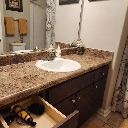 Two The Movies - Spacious Rooms - Sleeps 7 Instant Booking! Charlotte Exterior photo
