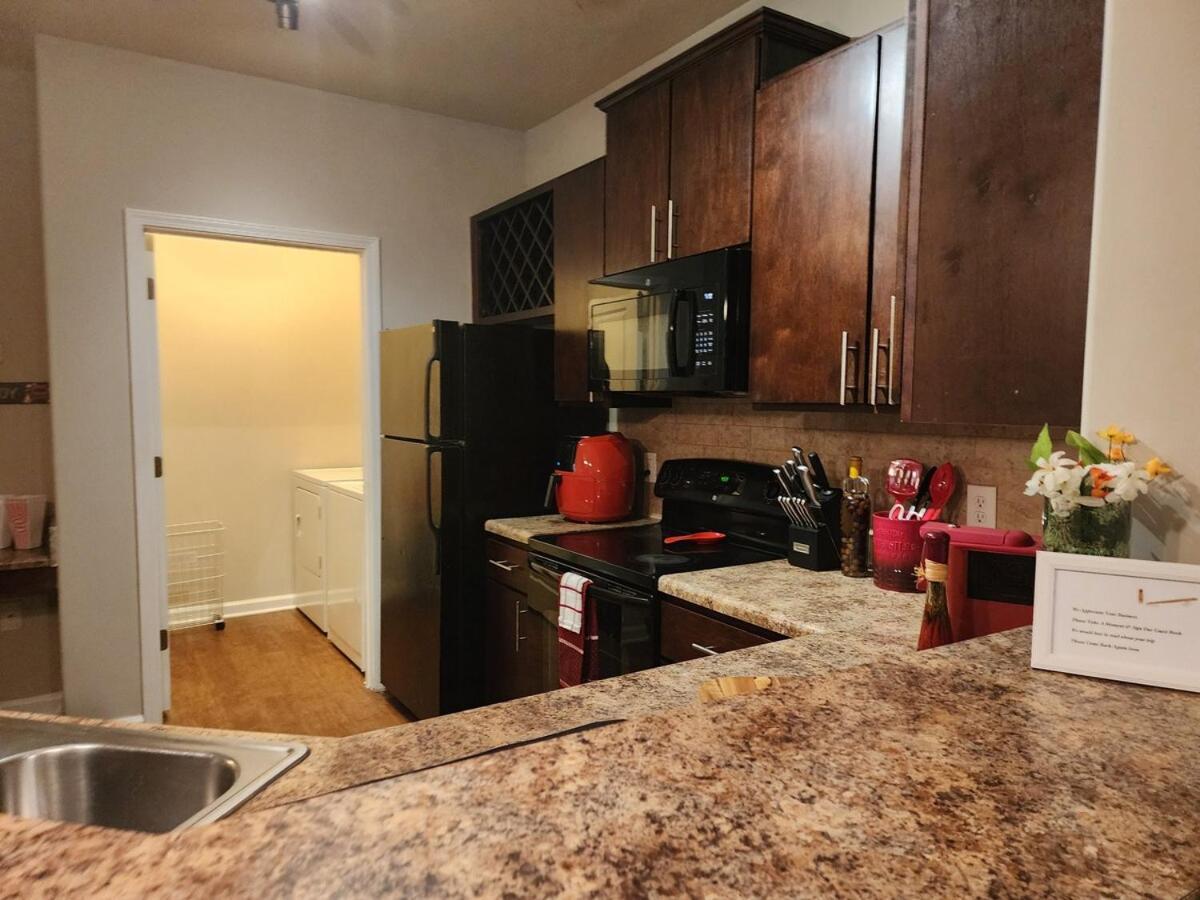 Two The Movies - Spacious - Sleeps 7 Instant Booking! *